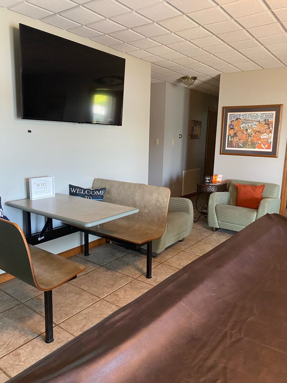 DINING BOOTH ..... EXTRA SEATING