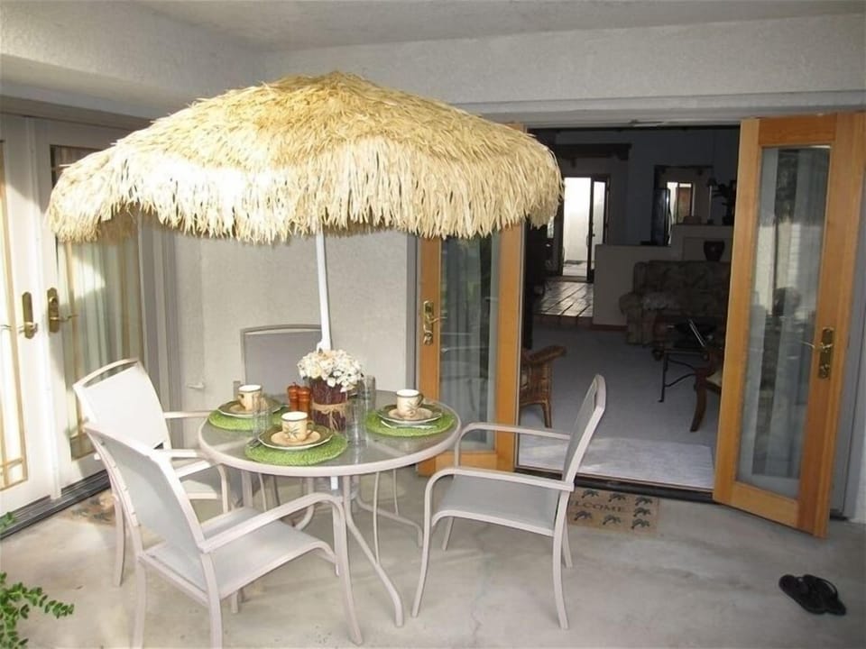 French doors to back patio from living room & master bedroom - Dine outdoors