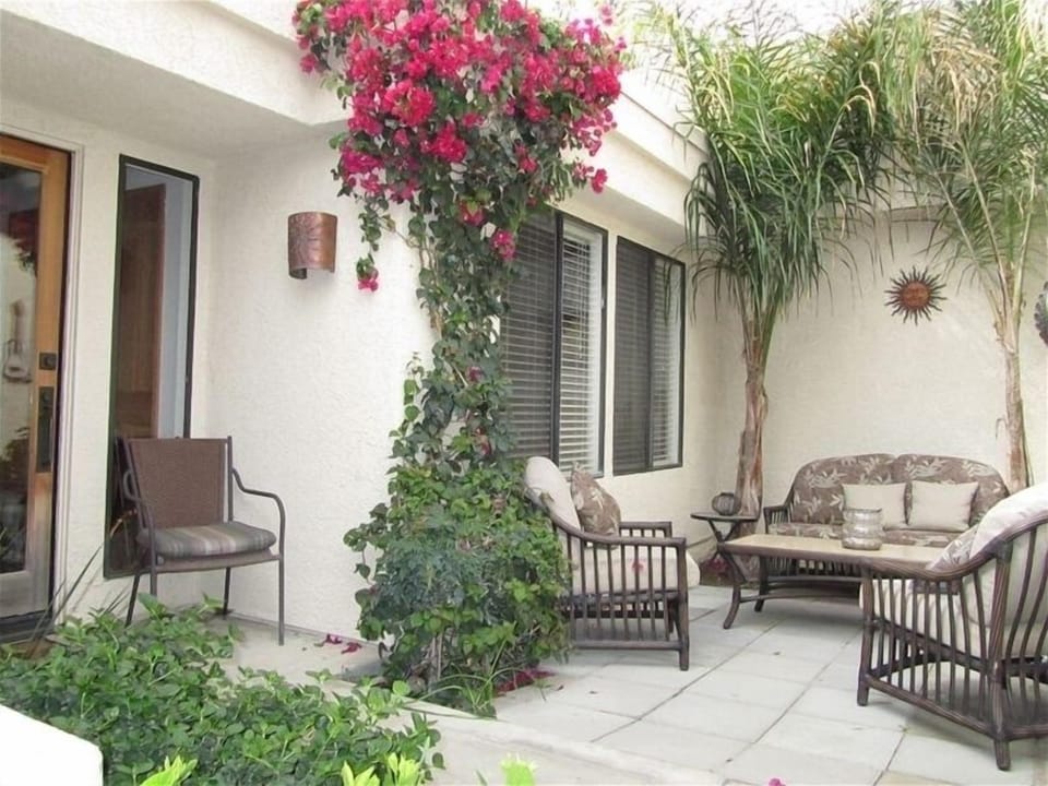 Private courtyard - It's an outdoor room