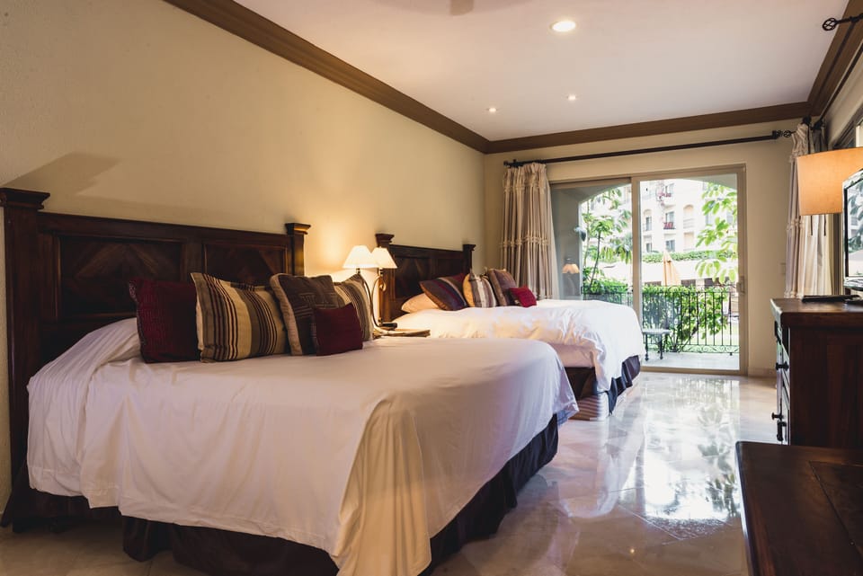 2 king beds in second master suite-with private lock off