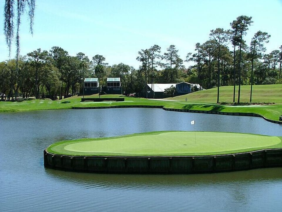 17th hole Stadium Course
