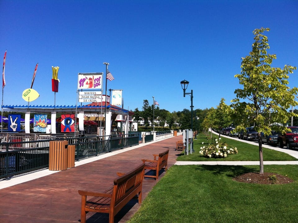 Visit the Naples Causeway with shops, outdoor activities and restaurants!