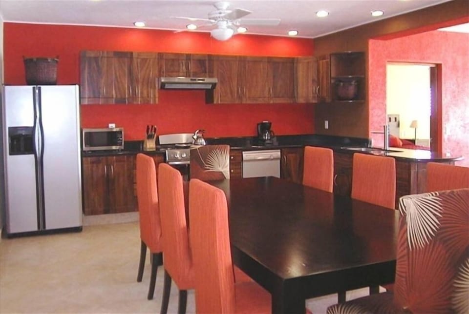 KITCHEN -DINING AREA