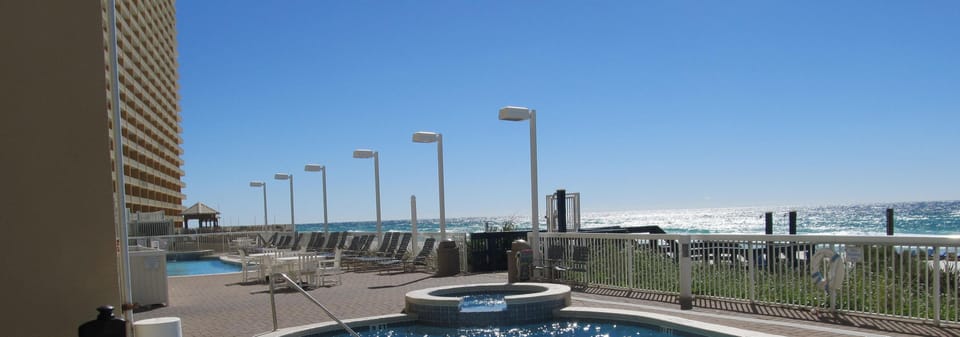 2 pools, hot tub and kiddie pool.  One pool is heated.