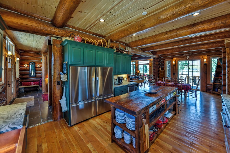 Kitchen designed for easy entertaining of large groups