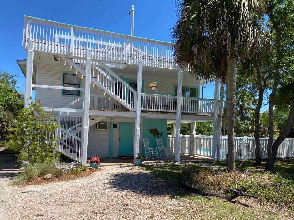 Separate exterior entrance for each level