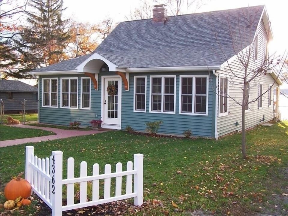 View from the driveway.  Enter into the knotty pine sun porch.