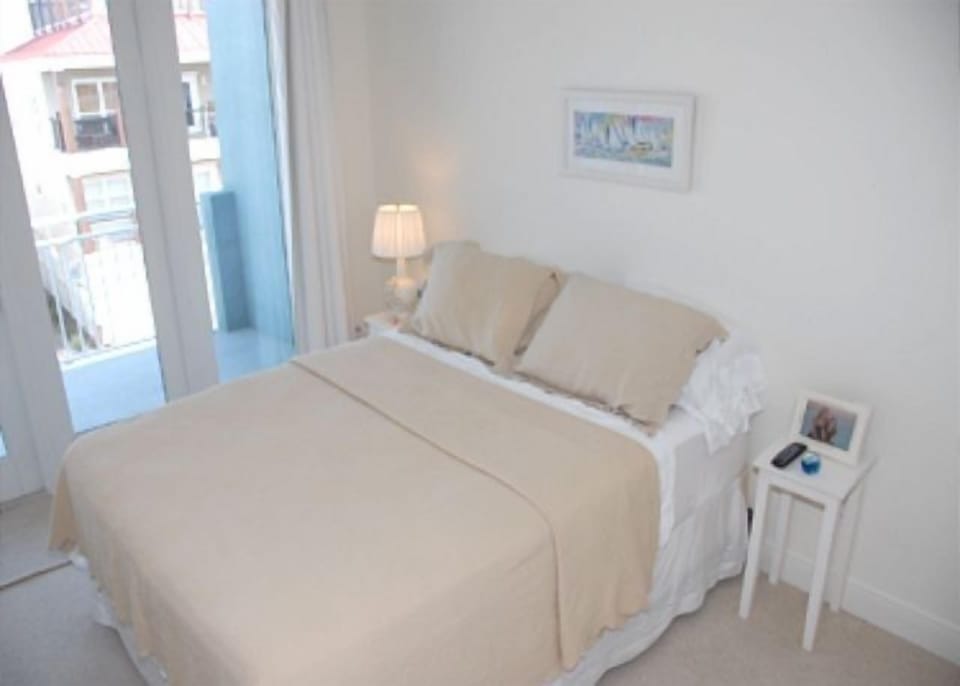 Bedroom Four Queen Bed and Private Balcony
