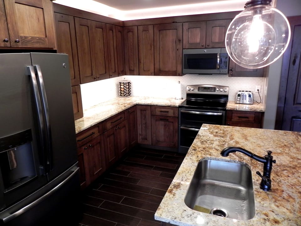 Kitchen. Double oven stove. Microwave.