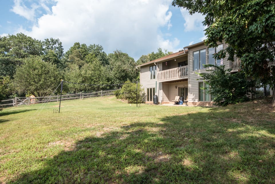 Large Mountain Home with Nice Privacy 
