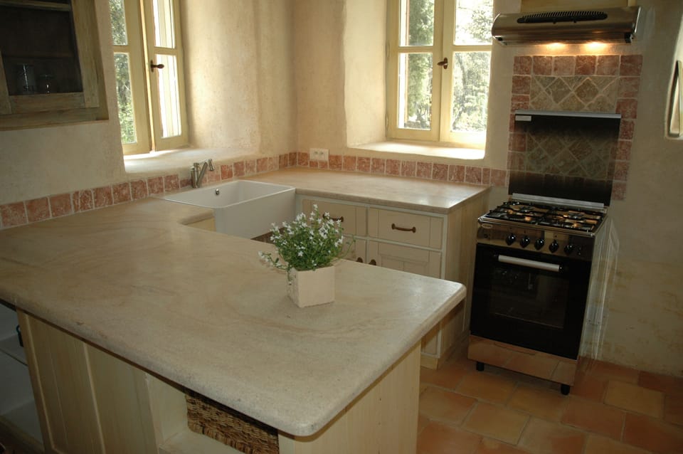 Kitchen bar