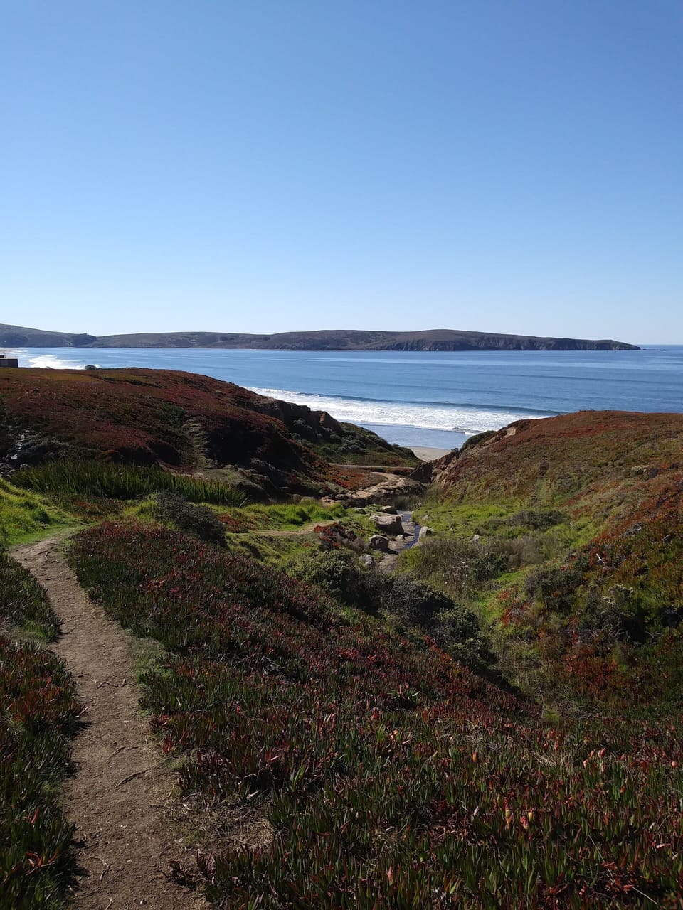 Easy 3 min walk to beach