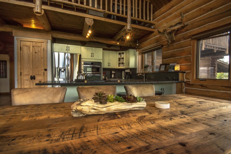 Formal dining room with direct access to the kitchen. 