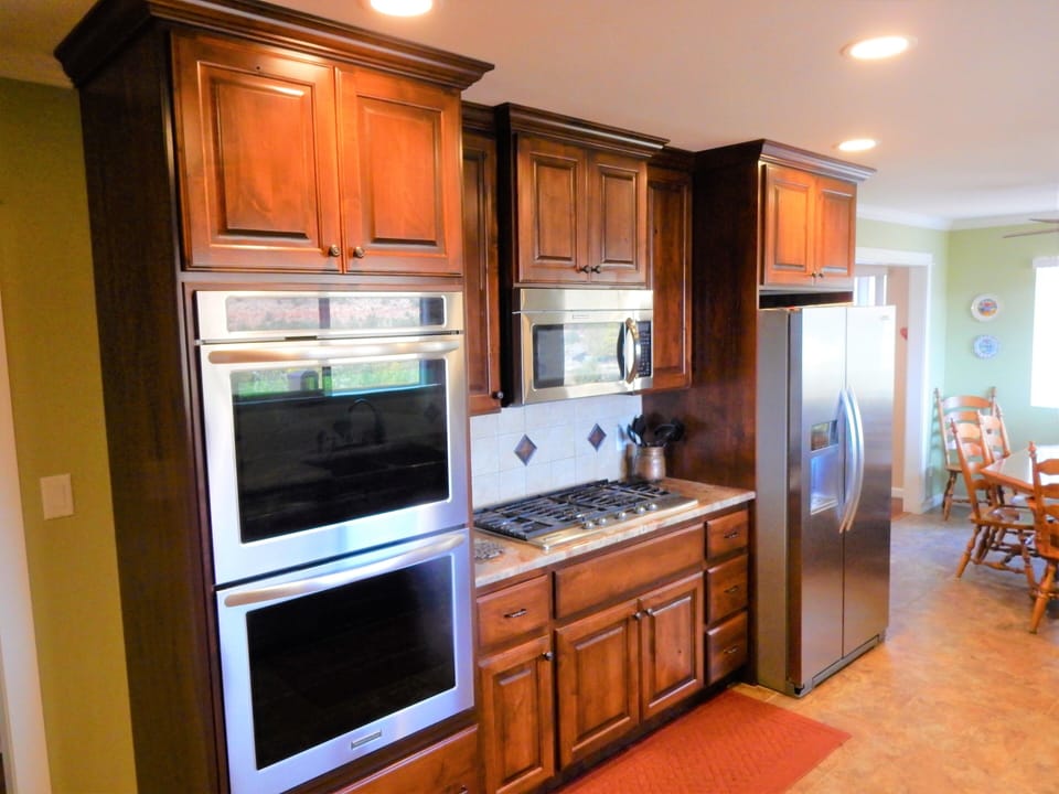 Chef's dream! Double oven & 36 in gas cooktop round off the upgraded appliances