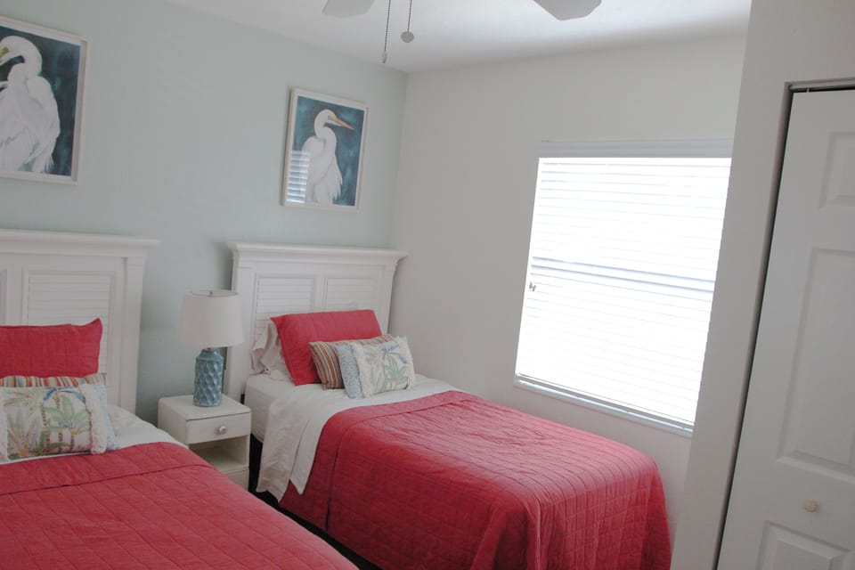 Twin bedroom