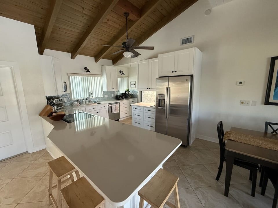 Kitchen bar