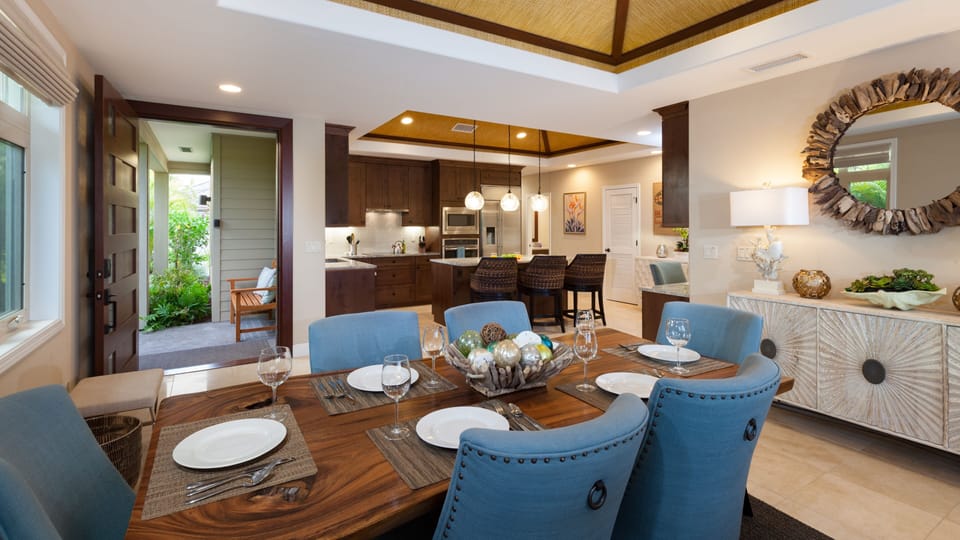 Dining table for 6 with additional island seating