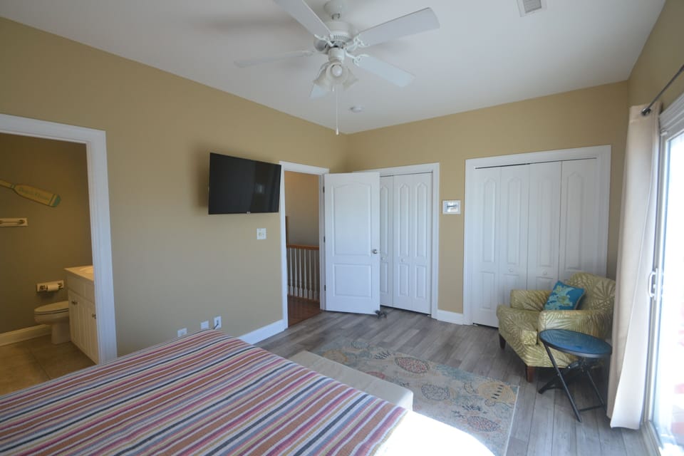 Upper Master Bedroom King Size Captains Bed
