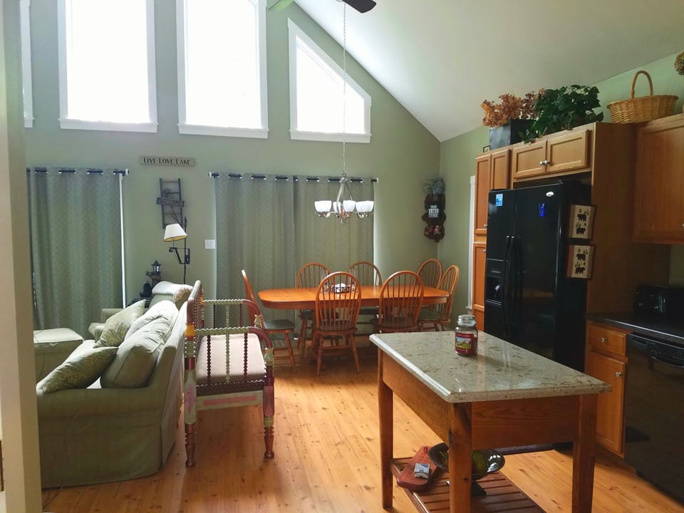 Kitchen/Dining area