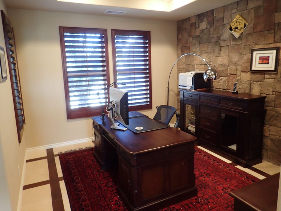 Office Space (24" monitor, Printer, Keyboard included) off the Entrance