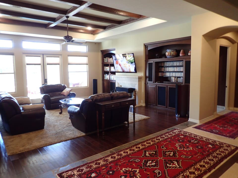 South Facing Bright Great Room, with 12 feet ceilings!
