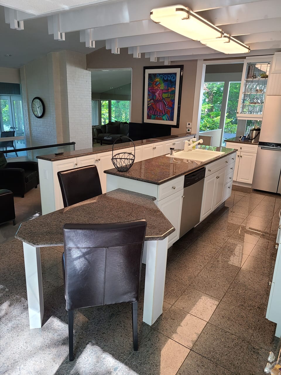 Bright & open kitchen