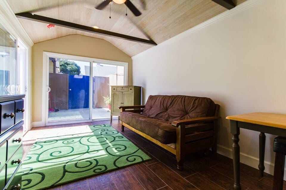 Detached bonus room in the back. 