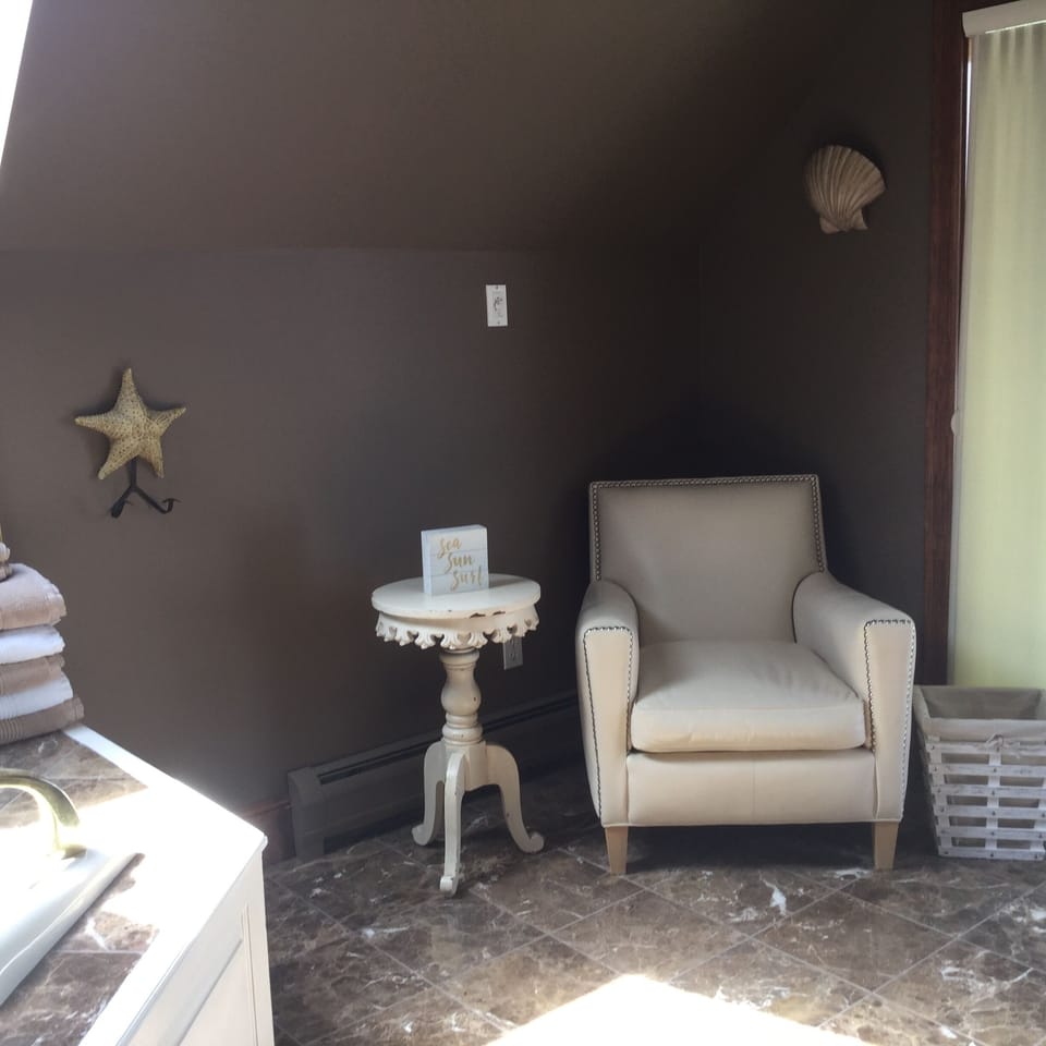 Master Bath- Upper Level
