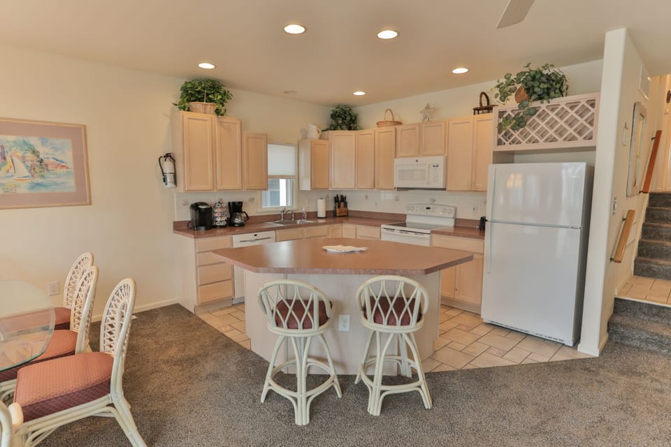 Kitchen overview. Ideal layout to prepare your family's meals w lots of help!