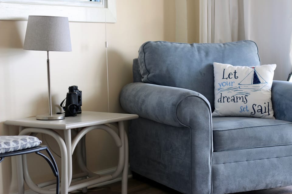 comfy relaxing chair to read a book...