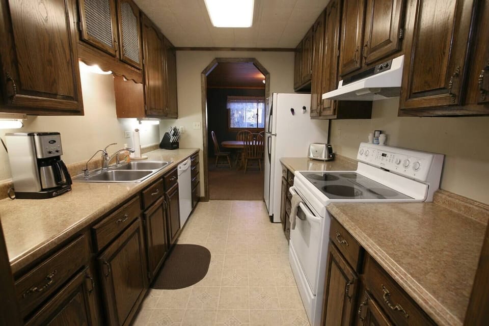 Fully furnished Kitchen w/ everything you need to feel right at home