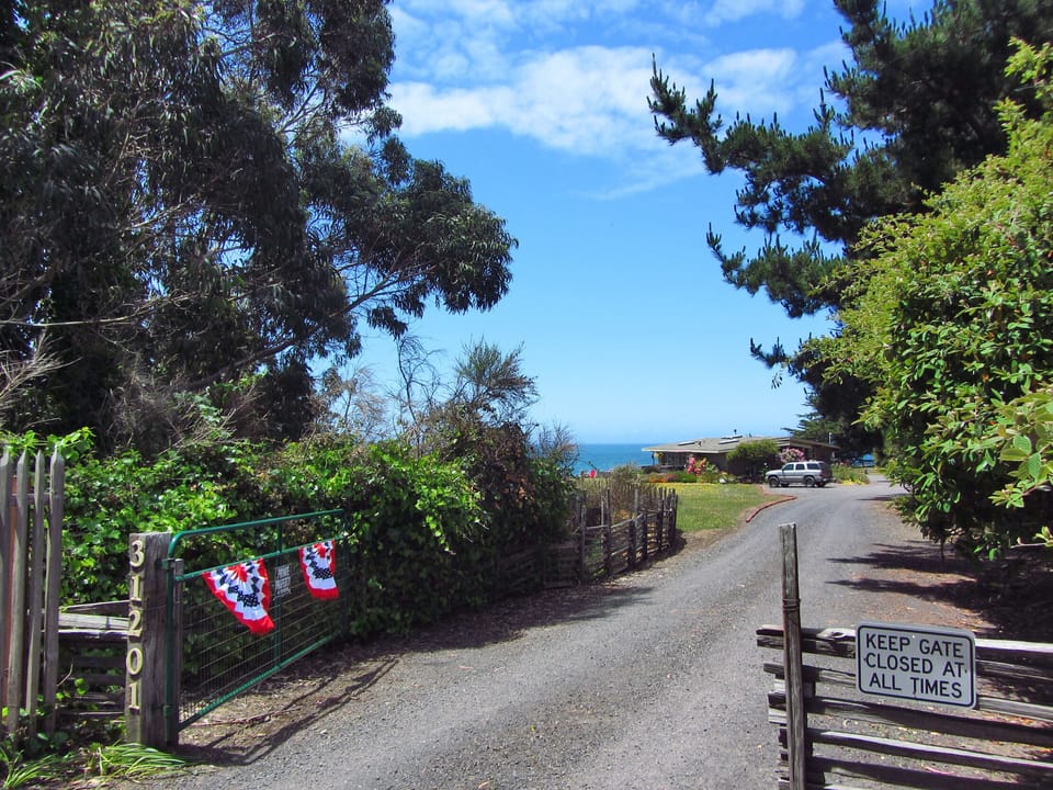 Entrance to  " A New World" --Heaven is a little closer in a house by the Sea