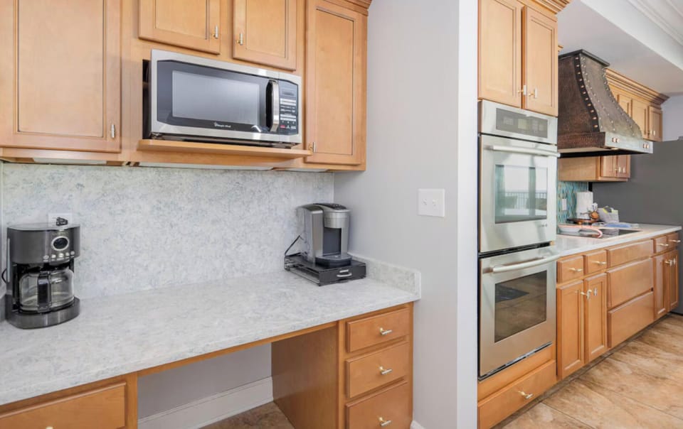 Custom Jenn Aire Double ovens for increased cooking capacity.