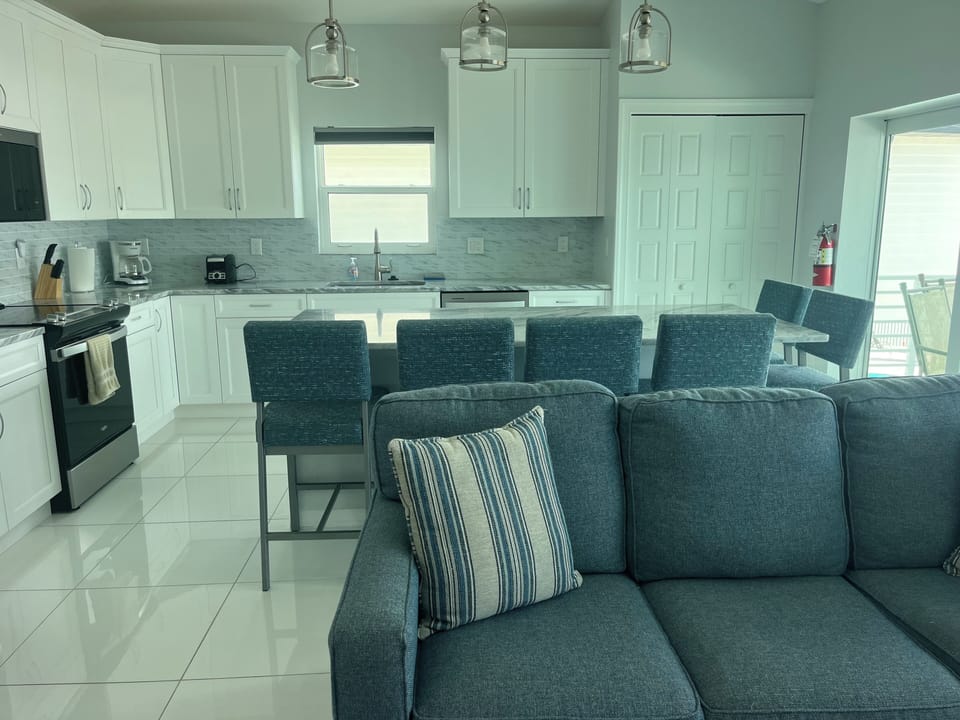 Center island seating 6. Fully equipped kitchen.