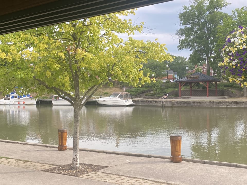 Short walk to the Canal Trail and shops/restaurants!