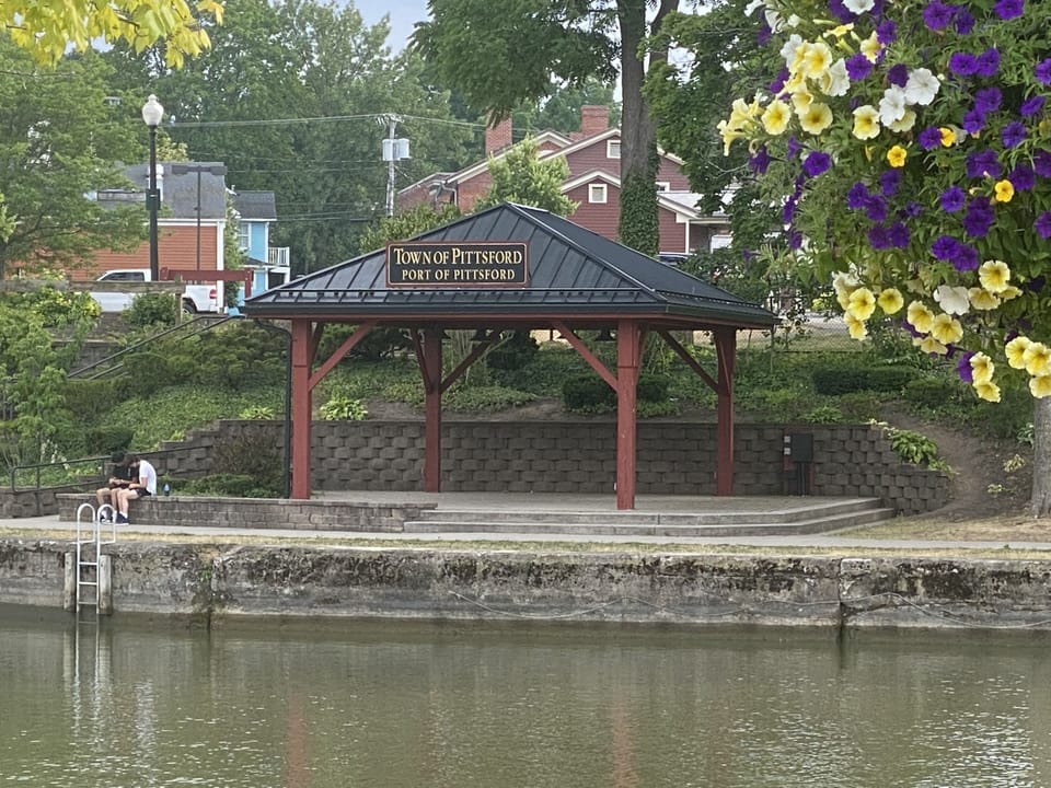 Short walk to the Canal Trail and shops/restaurants!