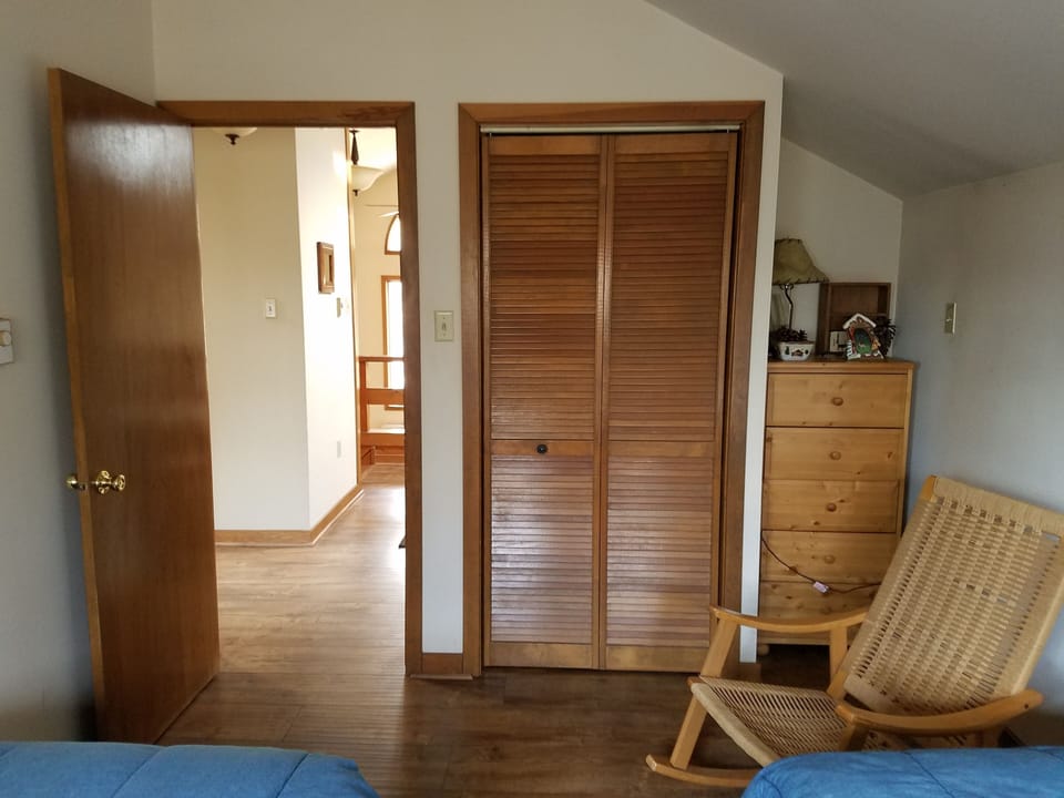 Upstairs Bedroom with Two Twin Beds - 2 