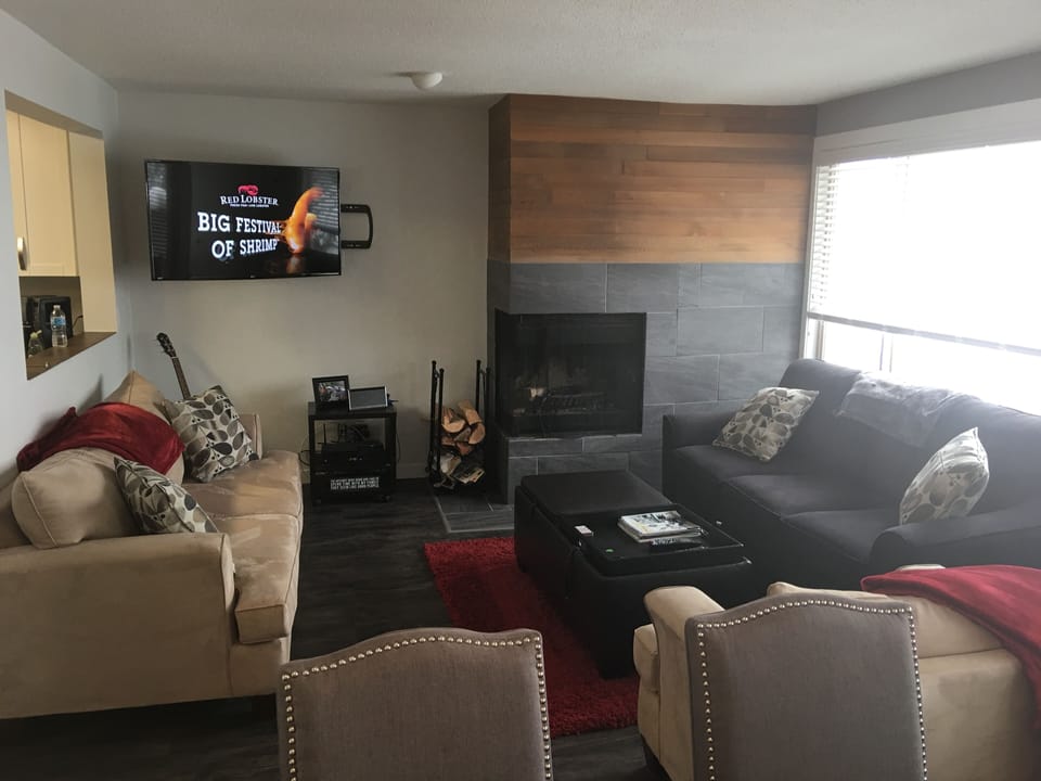 Cozy living space with electric log fireplace 