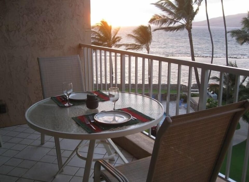 Beautiful Sunsets While you Dine on your private Lanai.