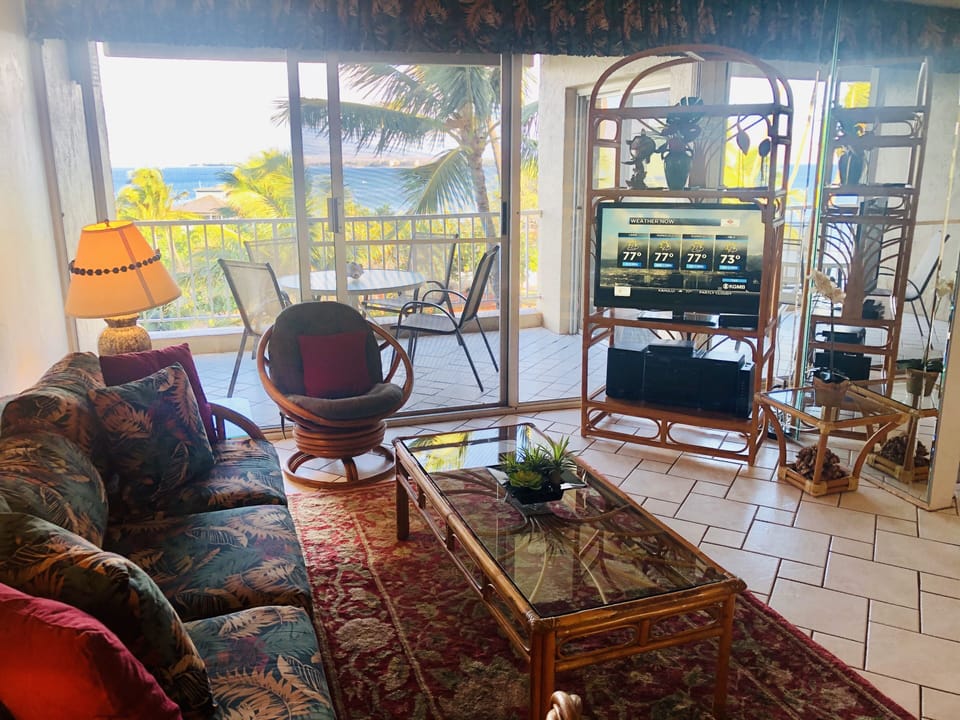 Living Room. Cable TV, Blue Ray  (With major streaming sites).