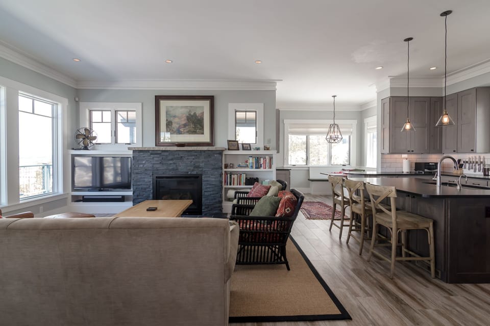 Kitchen / Living/ breakfast nook