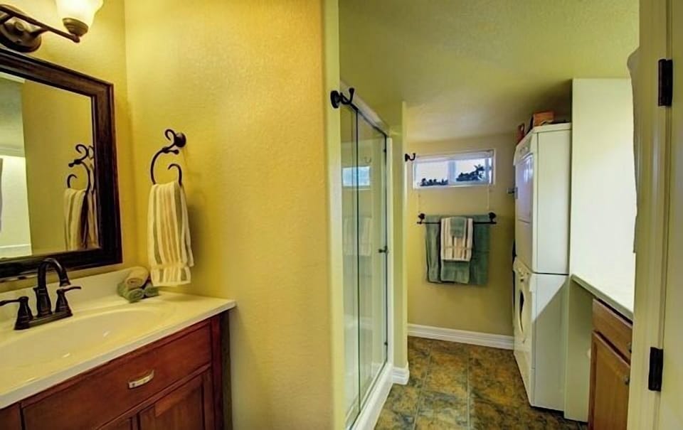 Main level bath with laundry