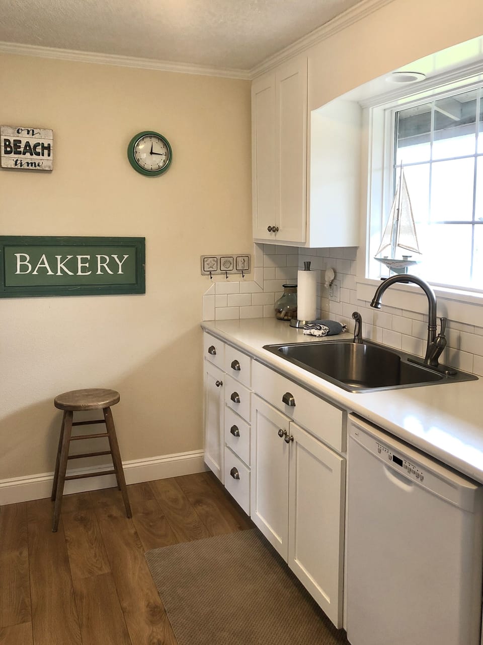 Kitchen with dishwasher