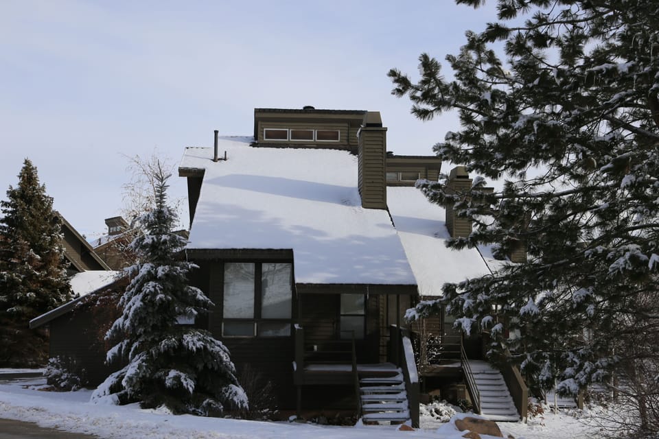 End unit with unobstructed views of the  mountain