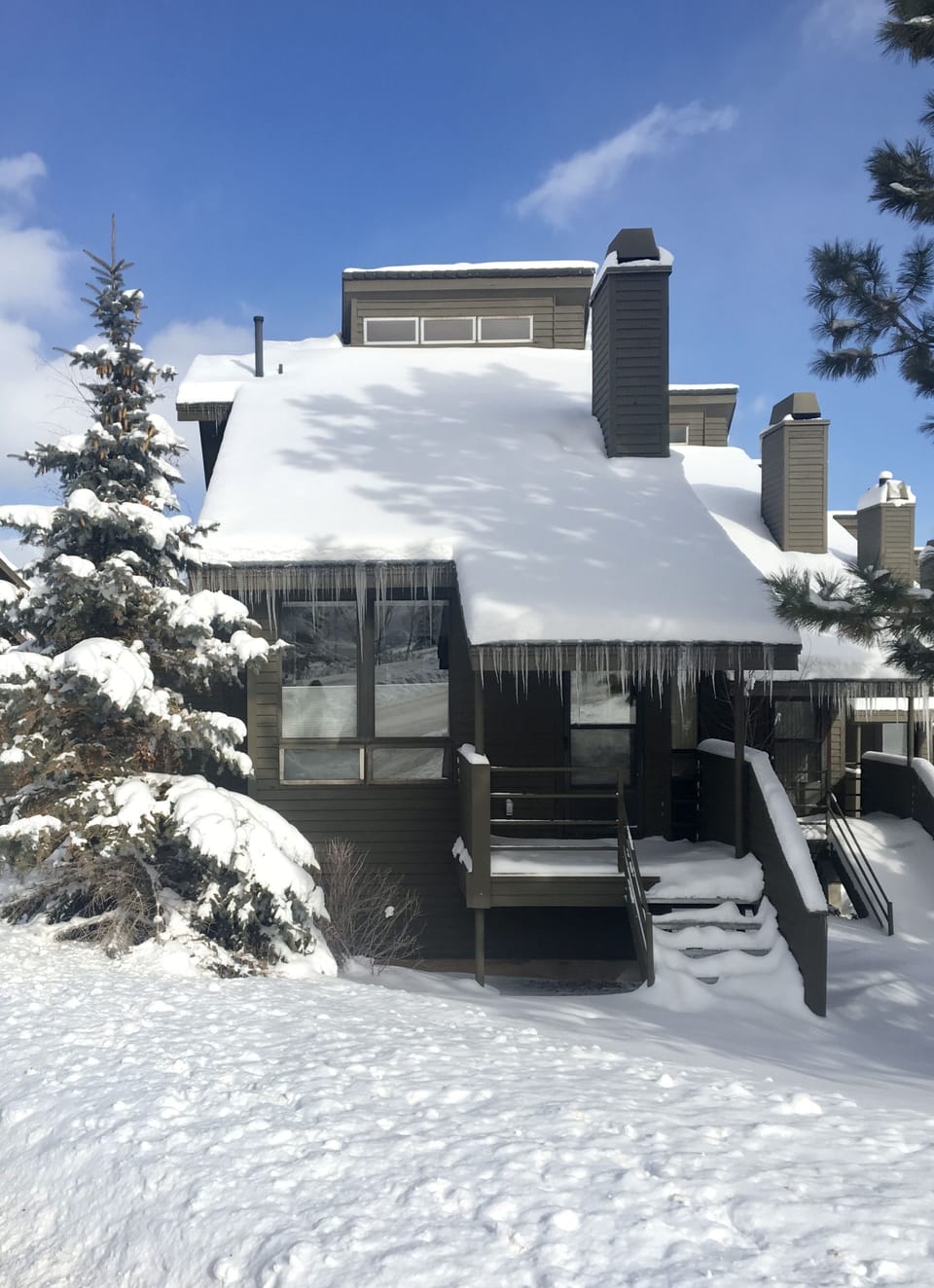 End unit with unobstructed views of the  mountain