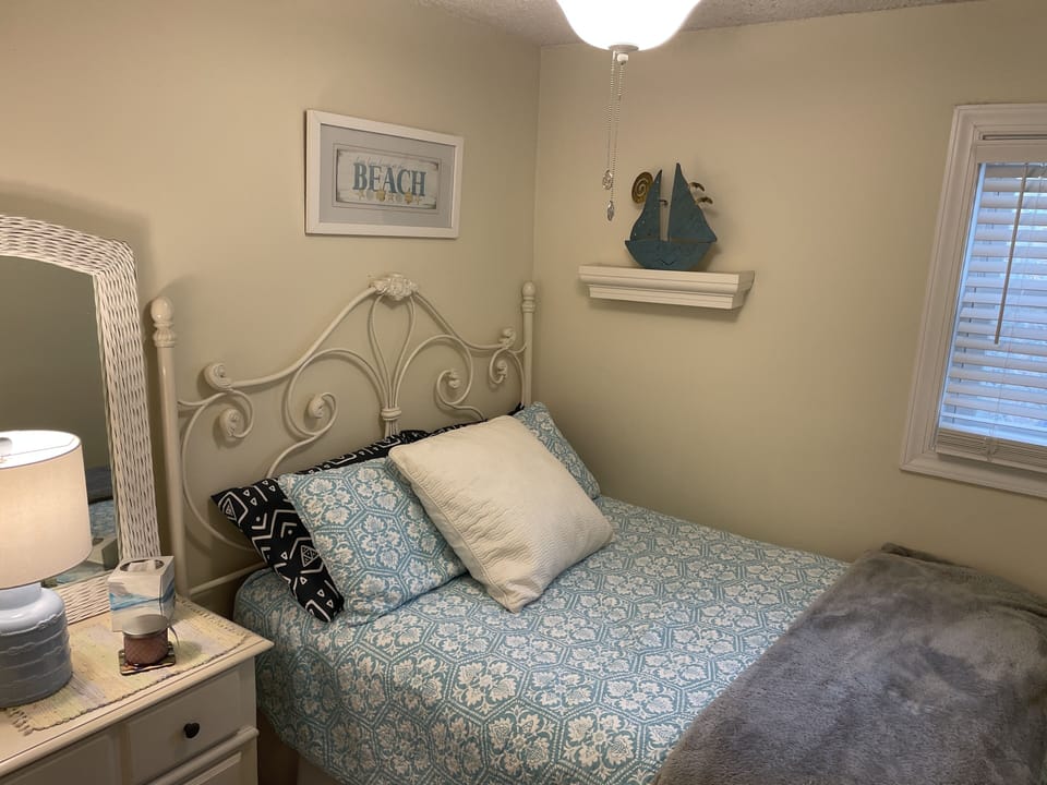 Unit B Bedroom 2 Full.