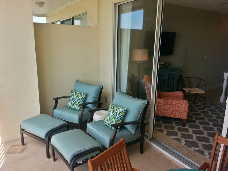 Grab a drink, put your feet up & enjoy the view in these large comfy chairs.