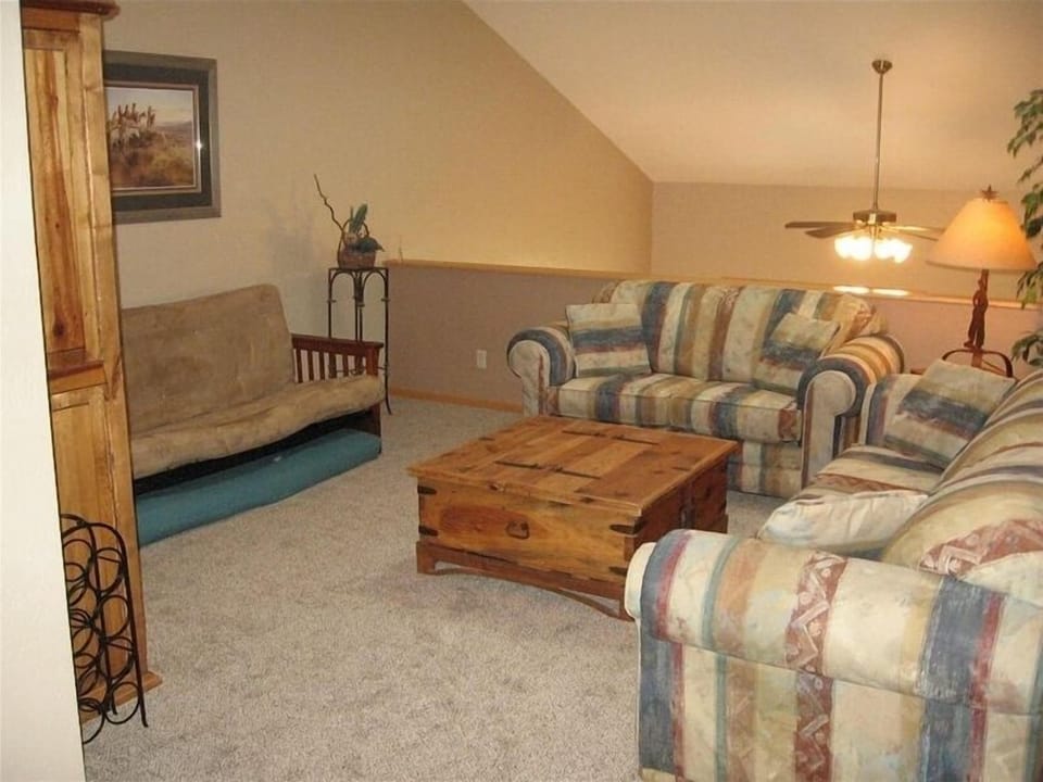 Upstairs loft for extra space and a double futon for additional sleeping