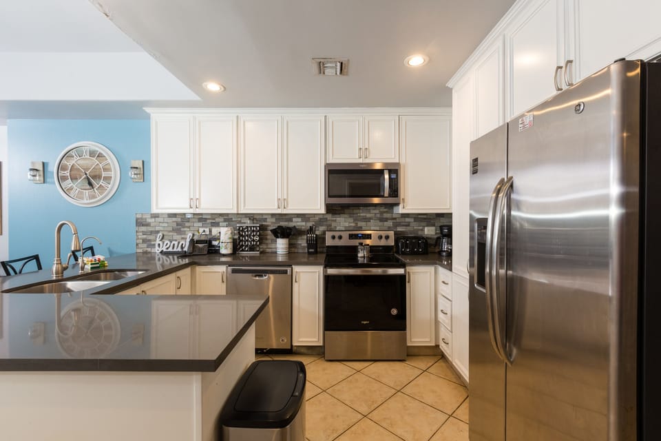 Kitchen w/stainless steel appliances