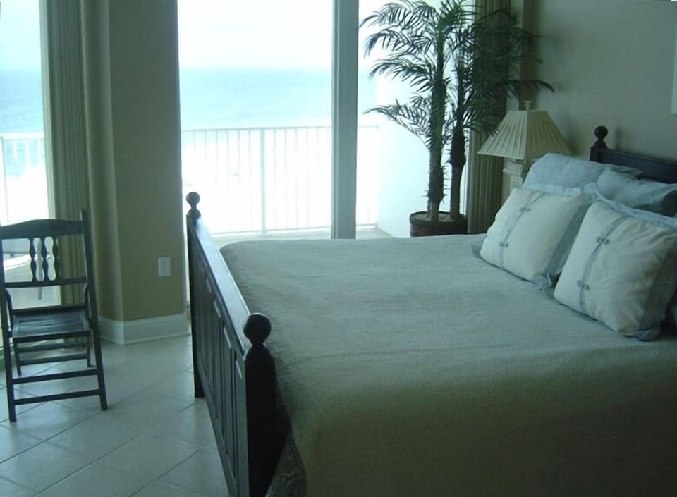 Gulf Front Master BR Has 32' LCD/DVD Combo TV, and Opens to Balcony